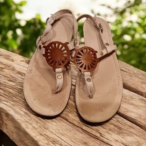 UGG Women's Ayden II Leather Sun Medallion Sandals Sz 8